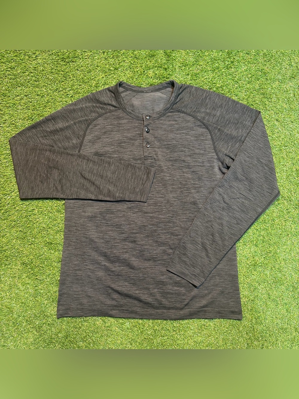 Lululemon Metal Vent Tech Henley Shirt Mens M Heather Gray Performance Long Sl